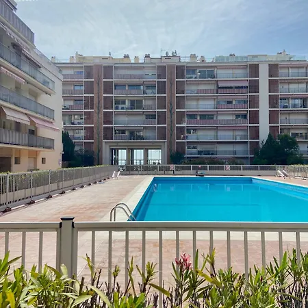 Front Mer, Piscine